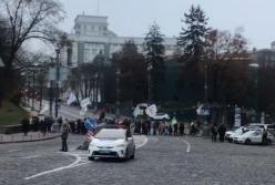 Митингующие перекрыли движение в центре Киева
