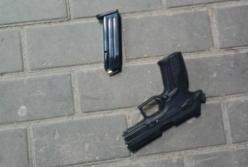 На Киевщине мужчина устроил стрельбу возле магазина