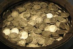 В Израиле нашли древний кувшин с золотыми монетами