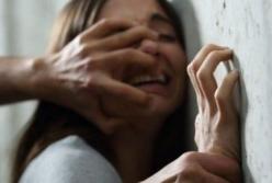 В Херсоне мужчина пытался изнасиловать несовершеннолетнюю