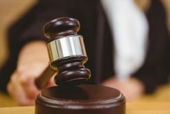 В Ужгороде будут судить полицейских, по вине которых мужчина выпрыгнул из окна отделения полиции