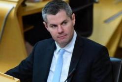 Министр ушел в отставку из-за переписки с 16-летним юношей