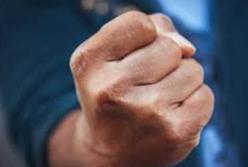 На Закарпатье патрульные избили супругов из остановленной машины 