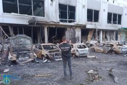 Одеса була під атакою дронів: горіли авто, пошкоджені багатоповерхівки (фото, відео)