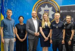 Канада посилила українську кіберполіцію необхідним обладнанням