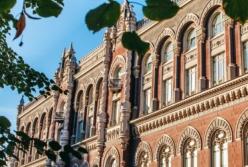 НБУ для поддержки гривны за день продал $220 млн