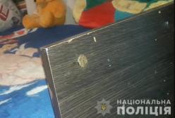 Под Одессой отец и мать посадили ребенка на цепь (видео)