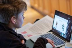 В Минздраве назвали условия перехода школ на дистанционное обучение