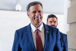 Після від’їзду глави ЦРУ з посольства США у Москві прибрали всі американські прапори (відео)