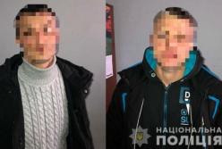 В Киеве у мужчин изъяли пистолет-пулемет с глушителем, патроны и комплектующие к оружию (фото, видео)