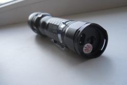 В Черновцах сотрудница ЗАГСа угрожала молодоженам электрошокером (видео)