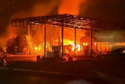 РФ спалює одна за одною прифронтові АЗС. Чим це загрожує військовим та цивільним?