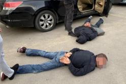 На Киевщине трое мужчин вынесли из супермаркета платежный терминал с деньгами
