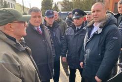 В Новые Санжары к протестующим против размещения эвакуированных из Китая украинцев приехал Аваков