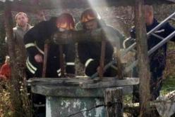 Упала в колодец: под Одессой провели спасательную операцию