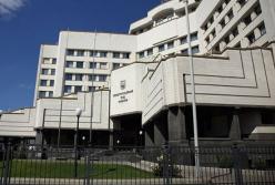 КСУ снял с повестки дня закон о люстрации