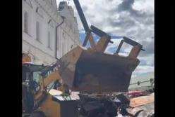 Перший секретар Данського посольства відвідав місце атаки на Києво-Печерську лавру