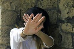 На Харьковщине пьяный отчим совращал 13-летнюю падчерицу