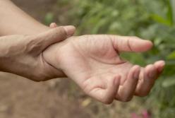 К чему чешется запястье: приметы и суеверия 