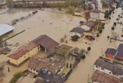 В Італії сильні зливи і зсув ґрунту, людей засипає на смерть камінням (відео)