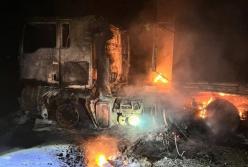 У порту "Південний" на Одещині горять резервуари, висота заграви 200 м​етрів, загиблих більшає (відео)