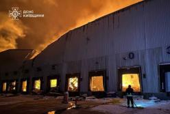 40000 кв. м у вогні: російський обстріл знищив склади "Рошен" у Яготині, з’явились відео