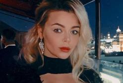 Алина Гросу показала соблазнительное декольте перед объективом мужа (фото)