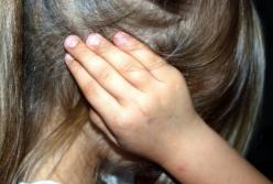 В Сумах мужчина изнасиловал 9-летнюю девочку, с которой общался в соцсетях