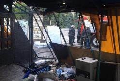 В Харькове сгорела волонтерская палатка, которую Кернес предложил снести (фото, видео)