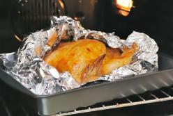 Эксперты рассказали, почему опасно запекать продукты в фольге