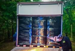 На подпольном производстве сигарет в Польше задержали 12 украинцев (фото)