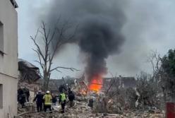 Будинок зруйновано до фундаменту: у Лапаївці, що неподалік аеропорту, загинула вся сім’я (відео)