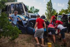 В Днепре столкнулись рейсовый автобус и легковушка, есть пострадавший