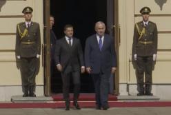Шли и улыбались: встреча Зеленского и Нетаньяху началась возле Мариинского дворца (видео) 