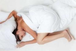 Ученые объяснили, почему человек вздрагивает во сне