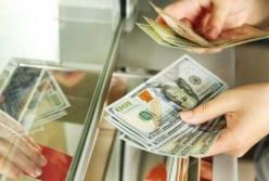 Украинцы в июле массово скупали дешевую валюту
