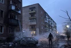 У Конотопі приліт у 5-поверхівку, людей відселяють зі зруйнованого житла (фото, відео)