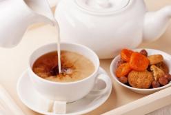 Медики назвали полезную добавку, которая убивает целебные свойства чая