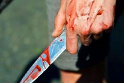 В Кривом Роге грабитель ранил полицейского ножом