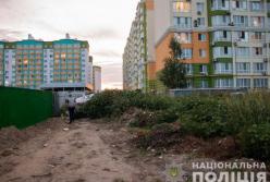 Под Киевом окровавленной девушке пришлось просить о помощи 