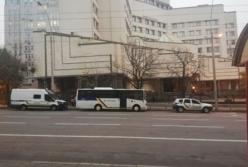 В Киеве взяли под охрану здание КСУ