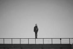  В Харькове девушка хотела спрыгнуть с моста из-за неразделенной любви (видео)