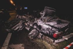 Под Киевом автомобиль на бешеной скорости влетел под фуру и загорелся, водитель погиб (фото)
