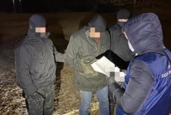 В Киеве полицейский вымогал взятку у бизнесмена за хранение спирта