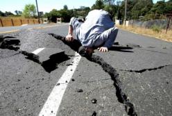 "Хитало, немов лежиш на хвилі": від землетрусу в Ужгороді тріснули стелі в домівках (відео)