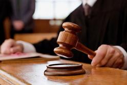 В Киеве полицейского, который напал на школьницу, приговорили к 3 годам лишения свободы