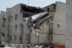 Розчавило бетонною плитою: у РФ сталась бавовна у будівлі військової комендатури, є 200-ті (відео)