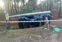 Под Киевом водитель автомобиля сбил двоих детей и снес столб: пострадавшие в реанимации