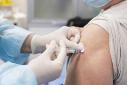 В Украине началась вакцинация коллективов: как получить прививку