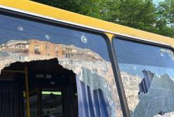 Під удар в Одесі потрапила зупинка транспорту з людьми (фото, відео)